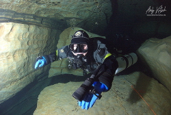 Diver inside Ressel by Andy Kutsch 